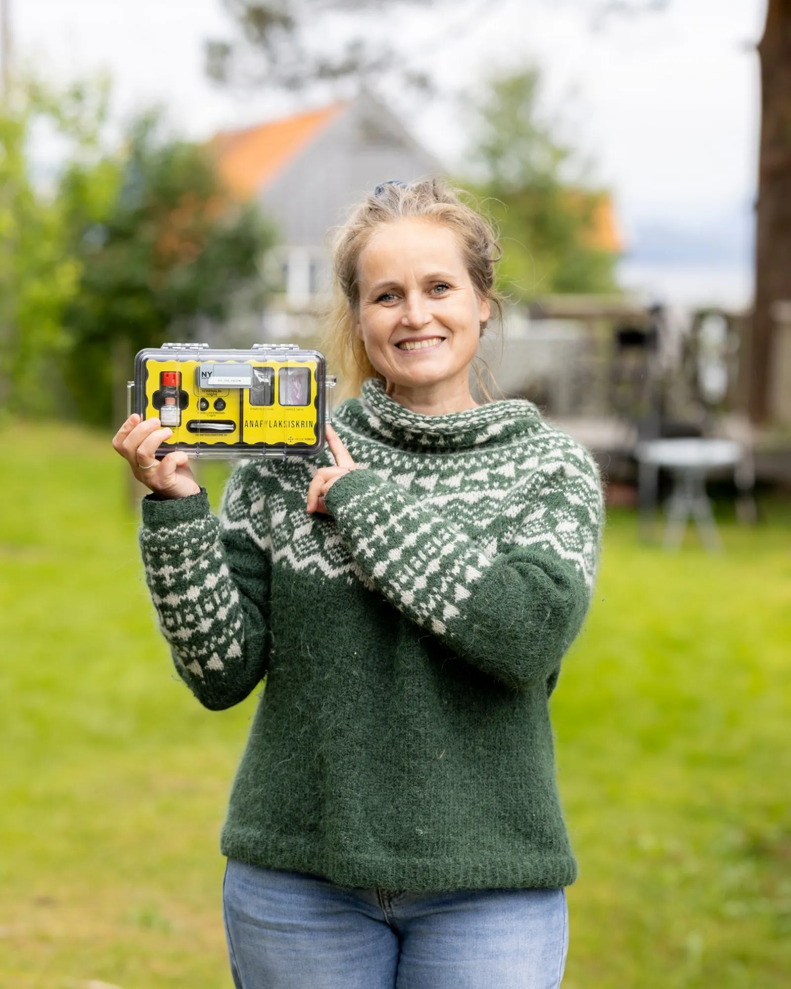 Kjersti Grinde, jordmor og gründer av EmendaKit, med anafylaksiskrinet